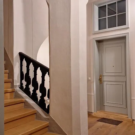 Stadtpalais Bellevue-suite 3- Zimmer- Maisonettewohnung Mit Dachterrasse Maximal 4 Personen