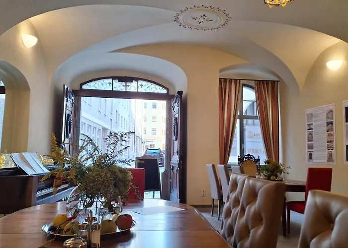 Apartment Stadtpalais Bellevue-suite 3- Zimmer- Maisonettewohnung Mit Dachterrasse Maximal 4 Personen *
