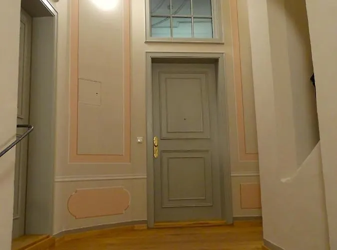 Stadtpalais Bellevue-suite 3- Zimmer- Maisonettewohnung Mit Dachterrasse Maximal 4 Personen Apartment *